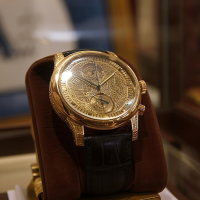 elegance-gold-luxury-watch-success-generated-by-ai